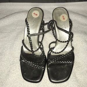Cris-Cross kitten heel